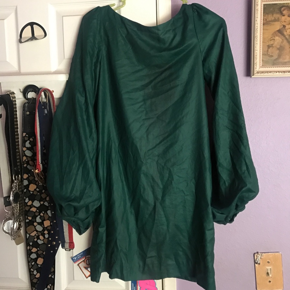 ELIZABETH & JAMES Emerald Green puff sleeve dress